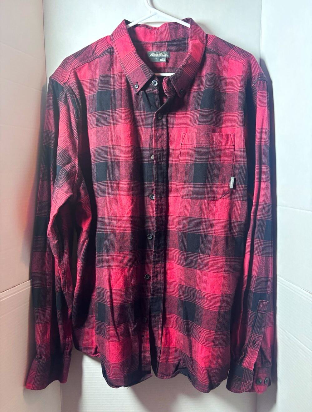 Eddie Bauer Men's 2XL Red/Black Plaid Button-Down Long Sleeve Shirt Pockets